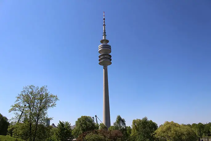 Der Olympiaturm in München ist elastisch gebaut